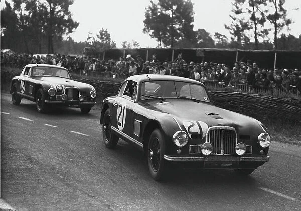 1950 Le Mans 24 hours: Charles Brackenbury  /  Reg Parnell, 6th position, leads George Abecassis  /  Lance Macklin, 5th position, action
