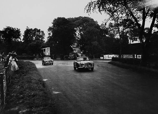 1950 Tourist Trophy: Reg Parnell, 4th position leads Lance Macklin, 8th postion, action