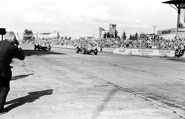 1952 German Grand Prix World Copyright: LAT Photographic ref: 4679J 27A  /  28
