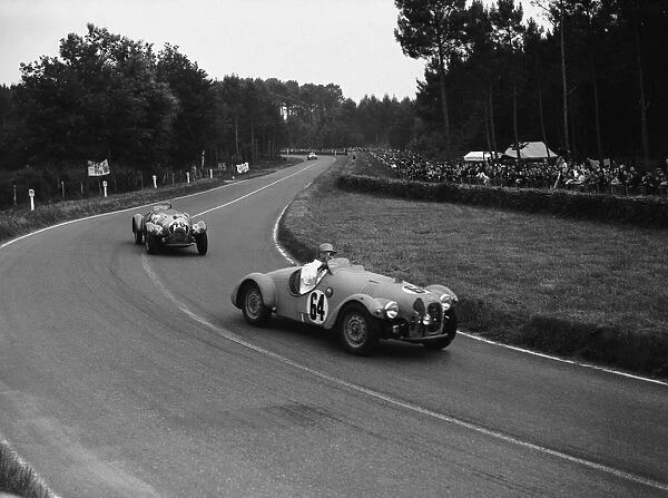 1952 Le Mans 24 hours: Maurice Gastonides / Hugo van Zuylen van Niegevelt, retired leads Bert Hadley / Tommy Wise, retired, action