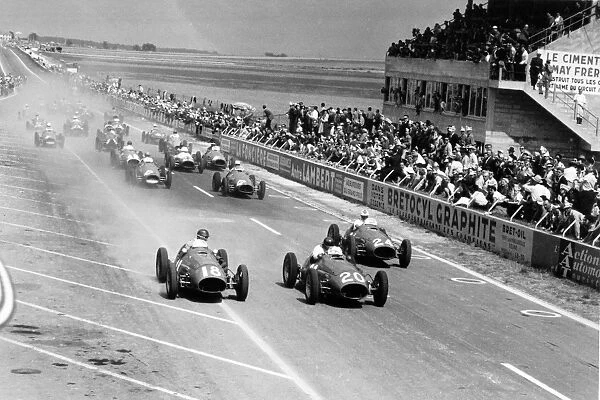 1953 French Grand Prix - Start: Jose Froilan Gonzalez, Maserati A6SSG, 3rd position, leads Juan Manuel Fangio, #18 Maserati A6SSG, 2nd position