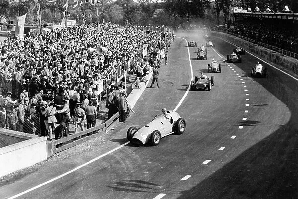1953 Grand Prix d Albi - Start: Louis Rosier leads Juan Manuel Fangio, Maurice Trintignant, Tom Cole, Ken Wharton and Elie Bayol at the start