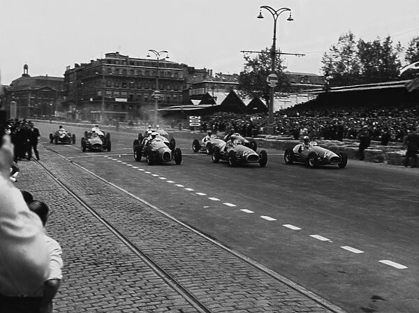 1954 Bordeaux Grand Prix - Start: Stirling Moss, 4th position, leads at the start of the race, action