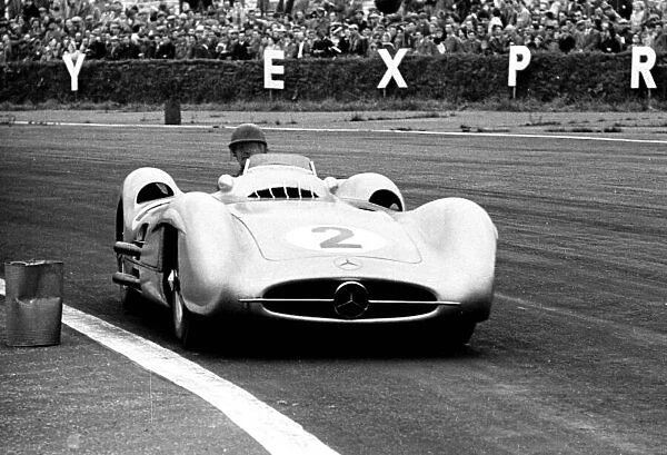 1954 British Grand Prix, Silverstone Karl Kling (stream-lined Mercedes-Benz W196