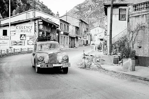 1955 Monte Carlo Rally. Monte Carlo, Monaco. 17-24 January 1955. World Copyright: LAT Photographic Ref: b&w print