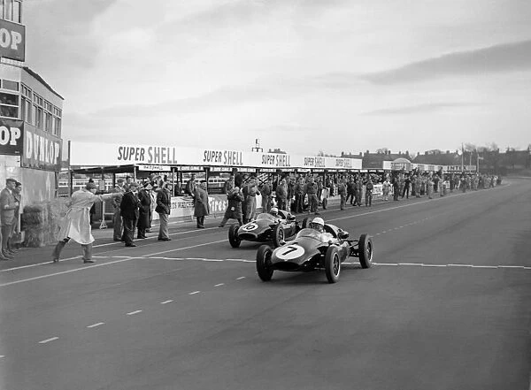 1958 Aintree 200: Stirling Moss, 1st position, beats Jack Brabham, 2nd position, by 0.2 of a second, action