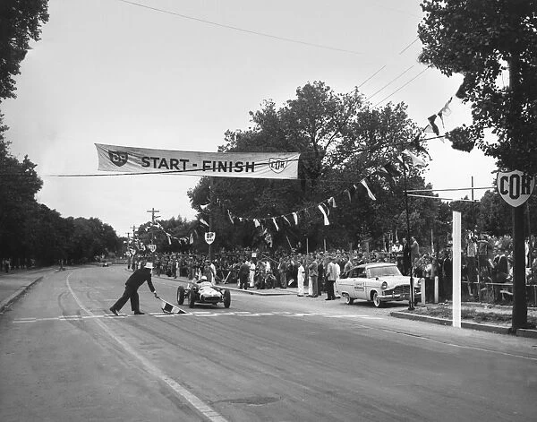 1958 Melbourne Grand Prix: Stirling Moss, 1st position, action