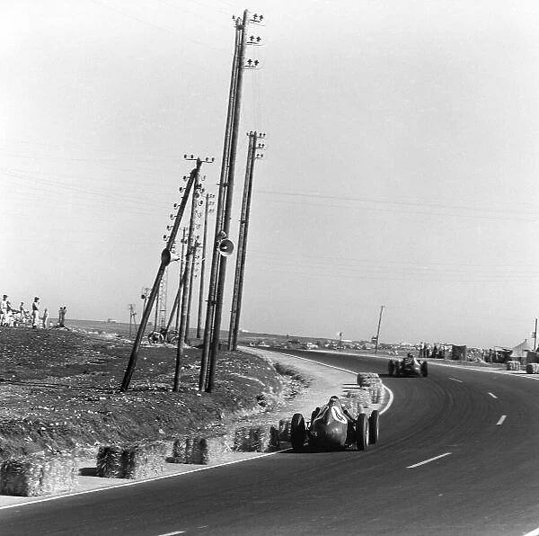1958 Moroccan Grand Prix. Ain-Diab, Casablanca, Morocco. 17th - 19th October 1958. Phil Hill (BRM 25), 3rd position, action. World Copyright: LAT Photographic. Ref: 2553