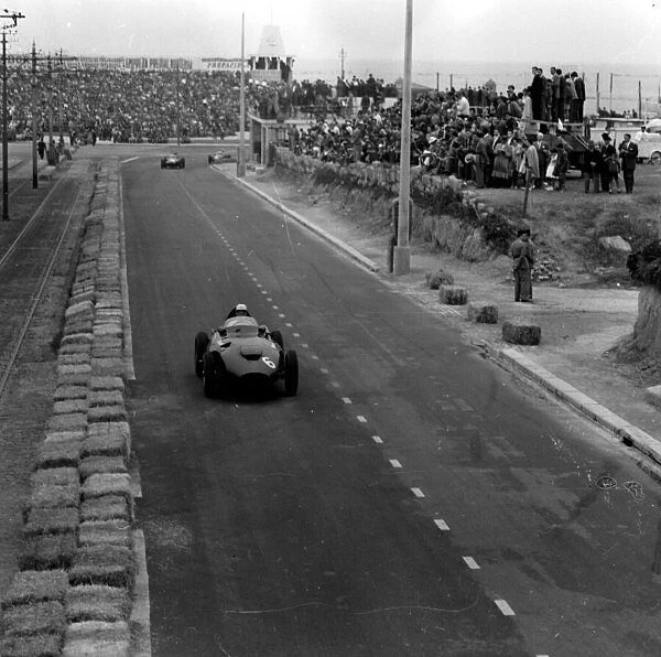1958 Portuguese Grand Prix. Ref-2396. World ©LAT Photographic