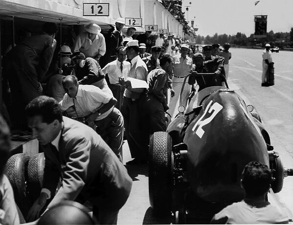 1958 Two Worlds Trophy: Phil Hill  /  Mike Hawthorn  /  Luigi Musso, Ferrari 4. 2, 3rd position, pit stop. The race was also known as Monzanapolis, action