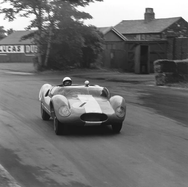1959 British Grand Prix: Stirling Moss, retired, support race to the Grand Prix, action