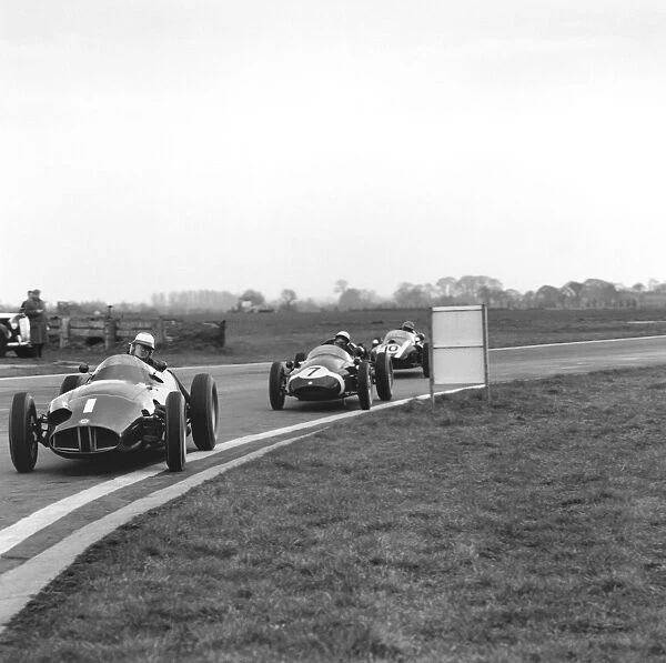 1959 Glover Trophy: Stirling Moss, 1st position, behind Harry Schell, 3rd position, action
