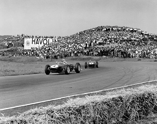 1960 Dutch Grand Prix. Zandvoort, Holland. 6th June 1960. Innes Ireland (Lotus 18-Climax), 2nd position leads Alan Stacey (Lotus 18-Climax), retired, action. World Copyright: LAT Photographic. Ref: 6598