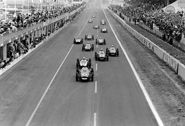 1960 French Grand Prix. Reims, France. 1-3 July 1960. Phil Hill (#2 Ferrari Dino 246) leads Jack Brabham (#16 Cooper T53-Climax), Wolfgang von Trips (#4 Ferrari Dino 246), Willy Mairesse (#6 Ferrari Dino 246), Dan Gurney (#10 BRM P48)