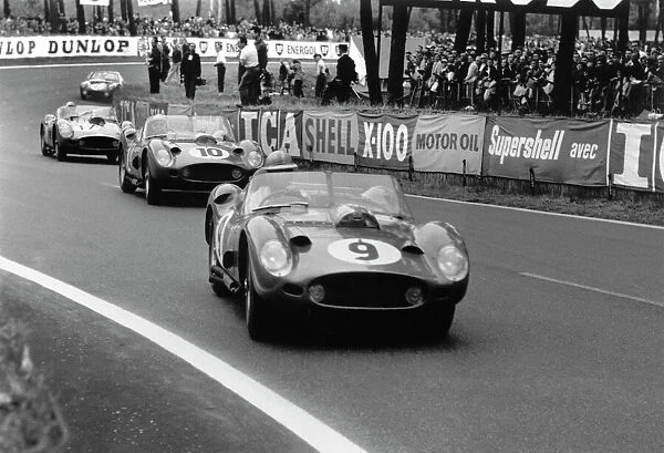 1960 Le Mans 24 hours: Phil Hill  /  Wolfgang von Trips leads Willy Mairesse  /  Richie Ginther, Ricardo Rodriguez  /  Andre Pilette and John Wagstaff  /  Tony Marsh