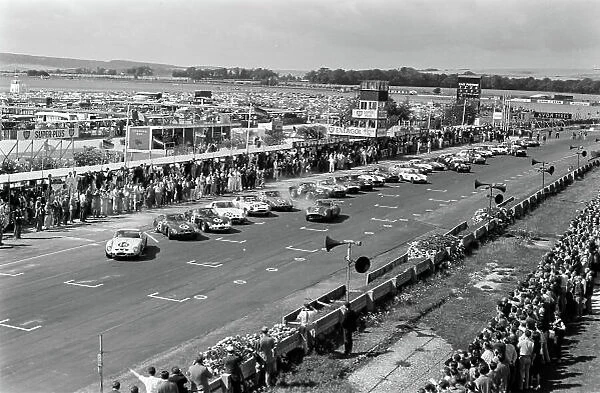 1962 RAC Tourist Trophy. Goodwood, West Sussex, England. 18th August 1962. Jim Clark (Aston Martin DB4GT Zagato), retired, leads at the start of the race, action. World Copyright: LAT Photographic. Ref: L1272 - 5