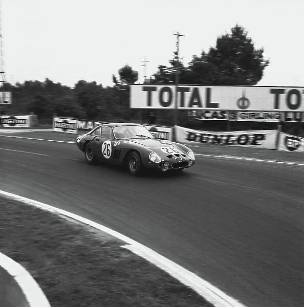 1963 Le Mans 24 Hours. Le Mans, France. 15th - 16th June 1963. Masten Gregory  /  David Piper (Ferrari 250 GTO LMB), 6th position, action. World Copyright: LAT Photographic. Ref: 19370