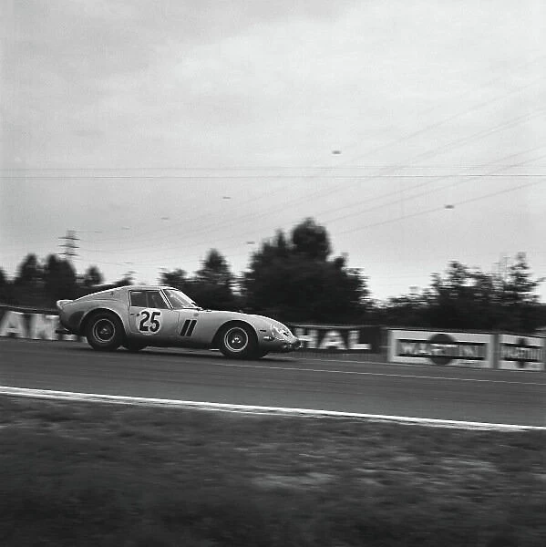 1963 Le Mans 24 Hours. Le Mans, France. 15th - 16th June 1963. Pierre Dumay  /  Elde (Ferrari 250 GTO), 4th position, action. World Copyright: LAT Photographic. Ref: 19355