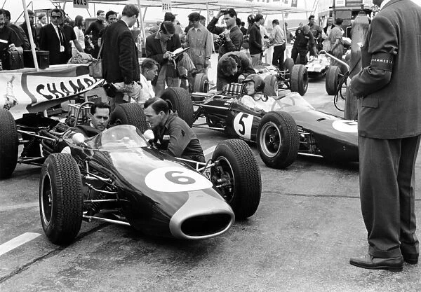 1964 Austrian Grand Prix: Jack Brabham and Dan Gurney wait in the pits, action