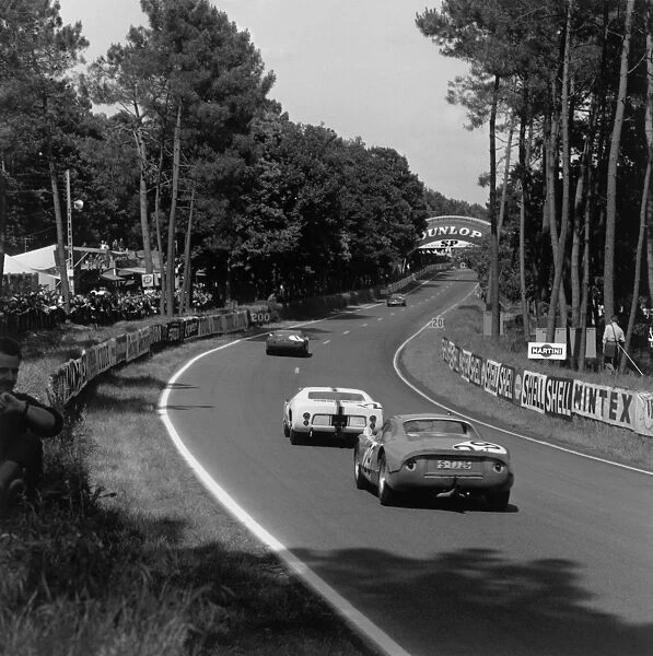 1964 Le Mans 24 Hours: Edgar Barth  /  Herbert Linge, retired, chases Richard Attwood  /  Jo Schlesser, retired, action