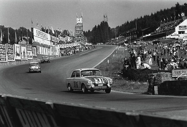 1964 Spa 24 hours. Spa-Francorchamps, Belgium. 25th - 26th July 1964. Jacques Thenaers  /  Jean-Pierre Gaban (VW 1500 S), Not Classified, leads Xavier Boulanger  /  C.l. Gilmont (Morris Mini Cooper S), 16th position, action