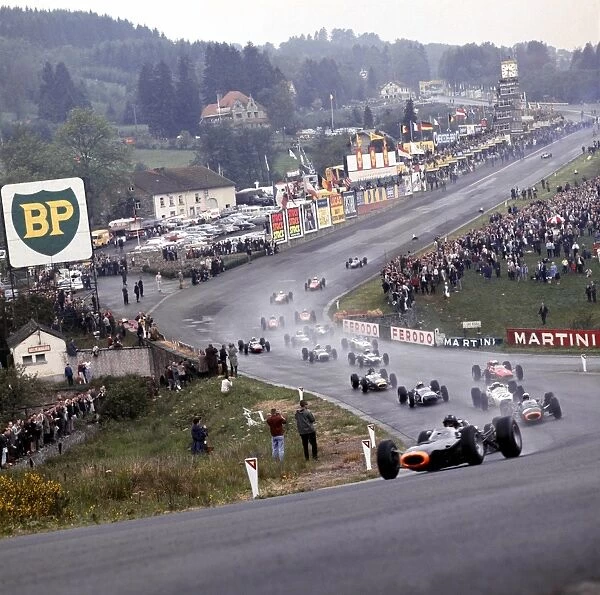 1965 Belgian Grand Prix: Graham Hill leads Jackie Stewart, Richie Ginther, Jo Siffert, John Surtees, Dan Gurney and the rest of the field through