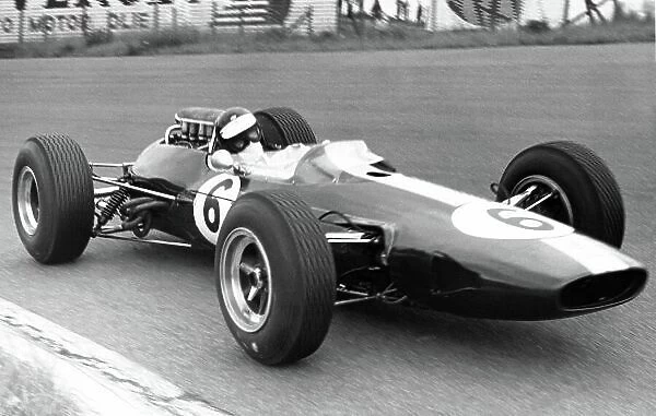 1965 Dutch Grand Prix. Zandvoort, Holland. 18 July 1965. Jim Clark, Lotus 33-Climax, 1st position, action. World Copyright: LAT Photographic Ref: Motor b&w print