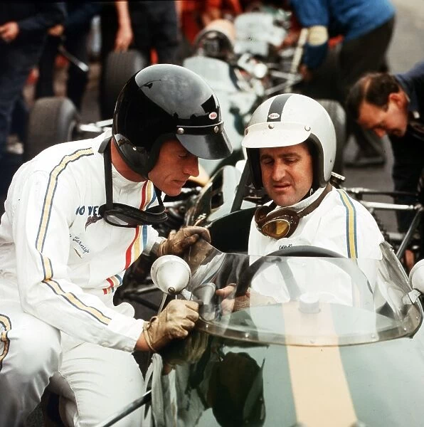 1965 Formula 1 World Championship: Denny Hulme and Dan Gurney