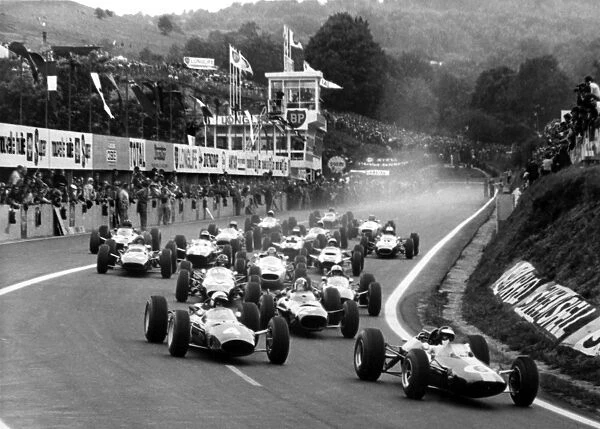 1965 French Grand Prix - Start: Jim Clark, 1st position, leads the field away at the start of the 40 lap race, action