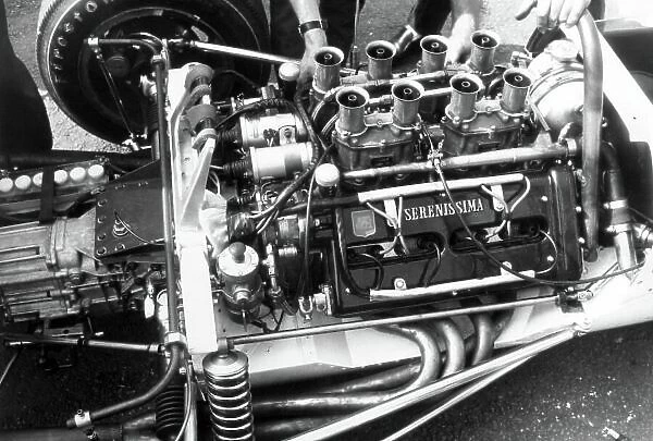 1966 Belgian Grand Prix. Spa-Francorchamps, Belgium. 12 June 1966. The engine in the car of Bruce McLaren, McLaren M2B-Serenissima, did not start, technical detail. World Copyright: LAT Photographic Ref: Motor b&w print