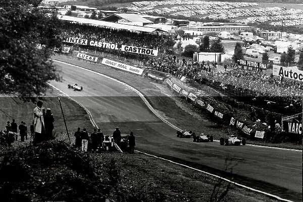 1966 British Grand Prix. Brands Hatch, Great Britain. 16 July 1966. Bruce McLaren, McLaren M2B-Serenissima, 6th position, leads up to Druids, action. World Copyright: LAT Photographic
