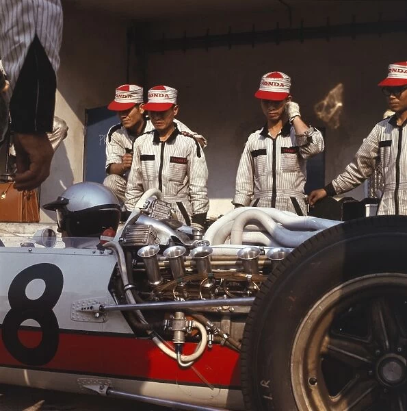 1966 Italian Grand Prix - Richie Ginther: Richie Ginther is discussed by the mechanics