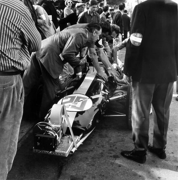 1966 Monaco Grand Prix. Monte Carlo, Monaco. 22 May 1966. Phil Hill, Lotus 25-Climax, did not start, camera car for the film 'Grand Prix', action. World Copyright: LAT Photographic Ref: 34006