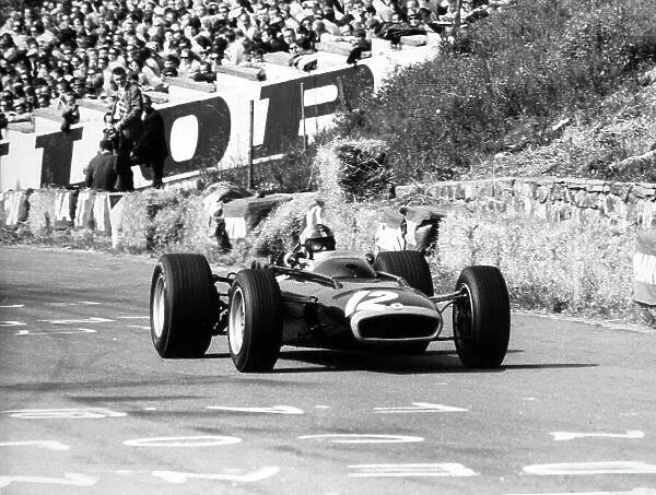 1967 Belgian Grand Prix. Spa-Francorchamps, Belgium. 18 June 1967. Mike Spence, BRM P83, 5th position, action. World Copyright: LAT Photographic Ref: Autosport b&w print