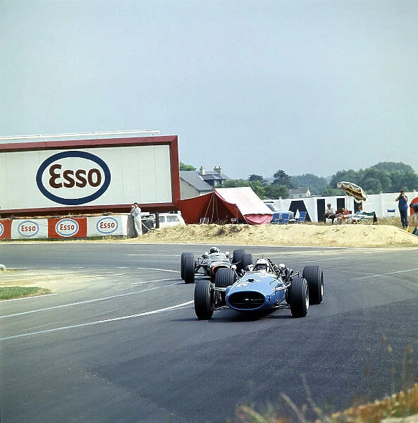 1967 French Grand Prix. Bugatti Circuit, Le Mans, France. 30 / 6-2 / 7 1967. Guy Ligier (Cooper T81 Maserati). Ref-67 FRA MF01. World Copyright - LAT Photographic