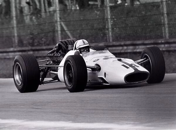 1967 Italian Grand Prix. Monza, Italy. 10 September 1967. John Surtees, Honda RA300, 1st position, action. World Copyright: LAT Photographic Ref: L67 / 720 #35
