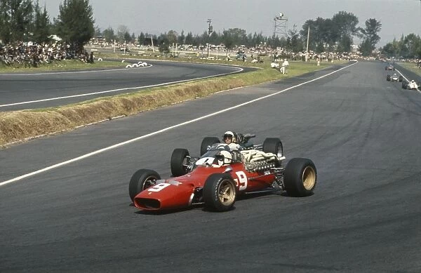 1967 Mexican Grand Prix: Chris Amon defends his position from Jack Brabham under braking for the hairpin