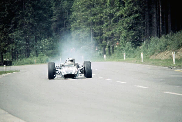 1968 Belgian Grand Prix. Spa-Francorchamps, Belgium. 7-9 June 1968. Brian Redman (Cooper T86B BRM) about to crash due to front suspension damage. Ref-68 BEL 08. World Copyright - LAT Photographic