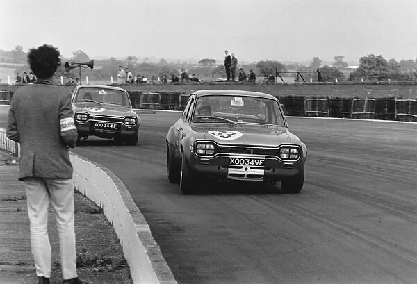 1968 British Saloon Car Championship: in up to 2000 cc class, leads Peter Arundell retired, action