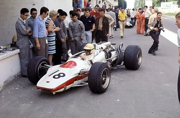 1968 French Grand Prix: 5-7 July 1968. Graham Hill. Ref-68FRA02