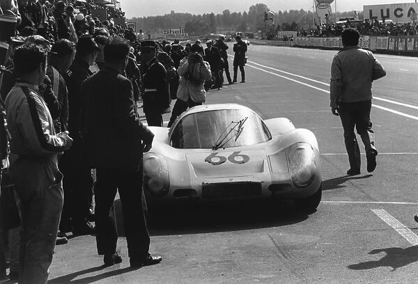 1968 Le Mans 24 hours: Dieter Spoerry  /  Rico Steinemann, 2nd position, pit stop, action