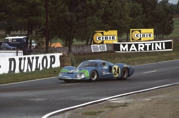 1968 Le Mans 24 hours: Henri Pescarolo  /  Johnny Servoz-Gavin, retired, action