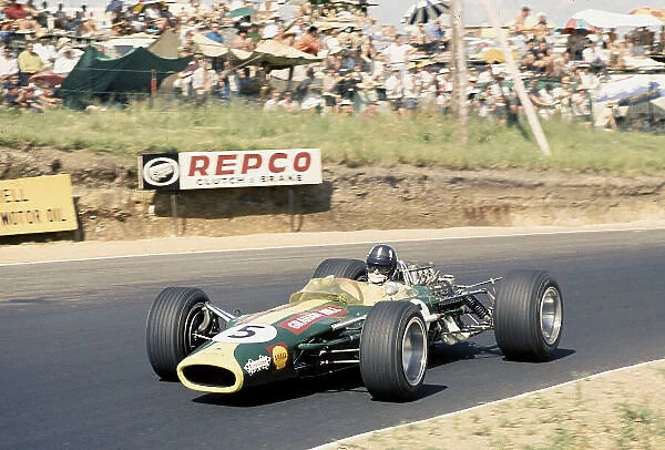 1968 South African Grand Prix. Kyalami, South Africa. 30 / 12 / 67-1 / 1 / 1968. Graham Hill (Lotus 49 Ford) 2nd position. Ref-68 SA 11. World Copyright - LAT Photographic