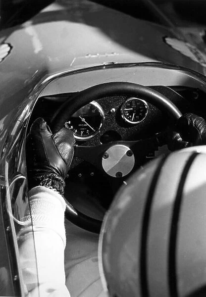 1968 Spanish Grand Prix. Jarama, Spain. 12 May 1968. Denny Hulme, McLaren M7A-Ford, 2nd position, cockpit, technical detail. World Copyright: LAT Photographic Ref: 1987 #37
