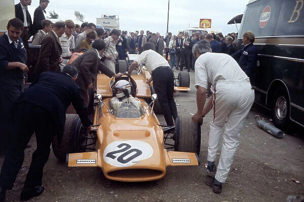 1969 British Grand Prix. Silverstone, England. 17-19 July 1969. Derek Bell (McLaren M9A Ford). Ref-69 GB 34. World Copyright - LAT Photographic