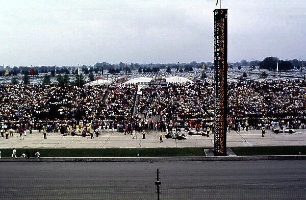 1969 INDY 500 Indianapolis, USA. 1969 World Copyright - Dave Friedman  /  LAT Photographic ref: 20MB Digital File Only
