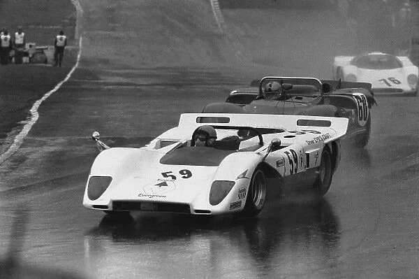 1970 BOAC Brands Hatch 1000 Kms. Brands Hatch, England. 12th April 1970. Chris Craft / Trevor Taylor (McLaren M8C-Ford), retired, leads Piers Courage / Andrea de Adamich (Alfa Romeo T33 / 3), retired, action. World Copyright: LAT Photographic