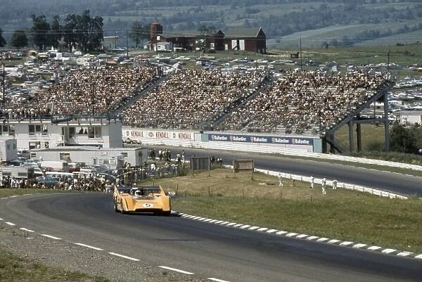 1970 Can-Am Challenge Cup. CanAm race. Watkins Glen, New York State, United States (USA). 12 July 1970. Denny Hulme (McLaren M8D-Chevrolet), 1st position. World Copyright: LAT Photographic Ref: 35mm transparency 70CANAM16