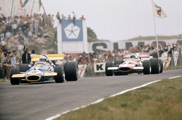 1970 Dutch Grand Prix: Jack Brabham, Brabham BT33 Ford, leads John Surtees, McLaren M7C Ford