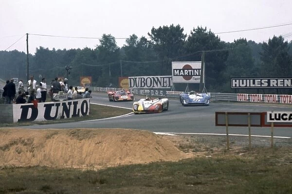 1970 Le Mans 24 hours: Rudi Lins  /  Helmut Marko leads Jean-Pierre Beltoise  /  Henri Pescarolo and Helmut Kelleners  /  Georg Loos
